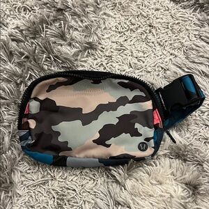 lululemon athletica Camo Belt Bag - Black, Gray, Tan, Blue